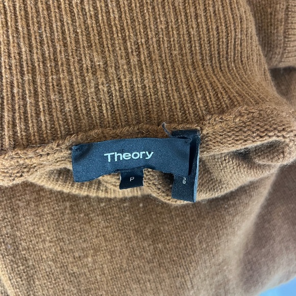 Theory Cashmere Drop Shoulder Turtleneck Sweater in Camel size P - Picture 4 of 5